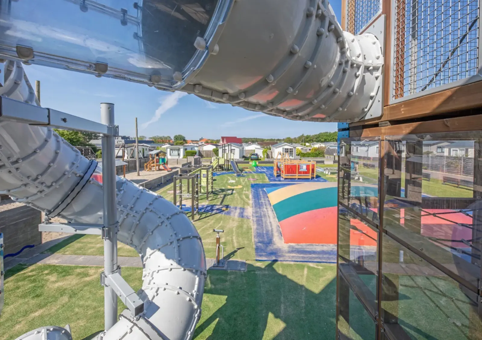 Airtrampolin auf dem Spielplatz