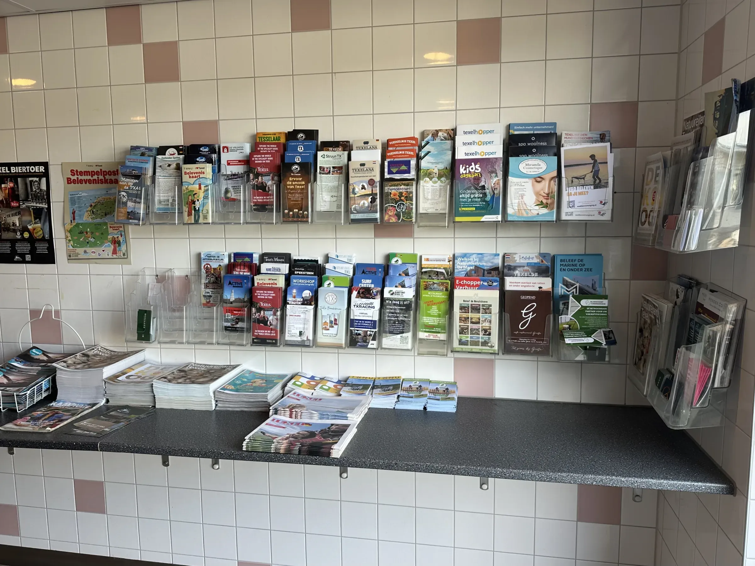 Informationsbroschüren über Texel an der Rezeption