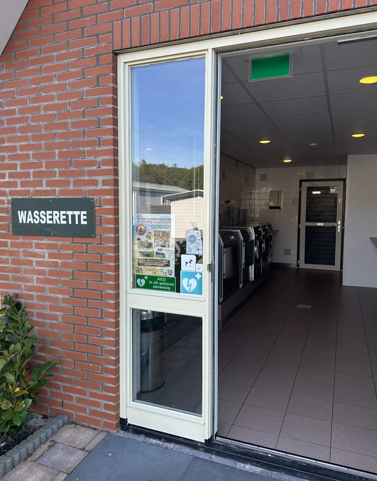 Waschsalon im Chaletpark Bregkoog, mit AED